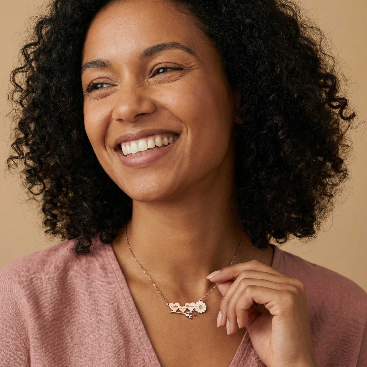 Daisy Name Necklace