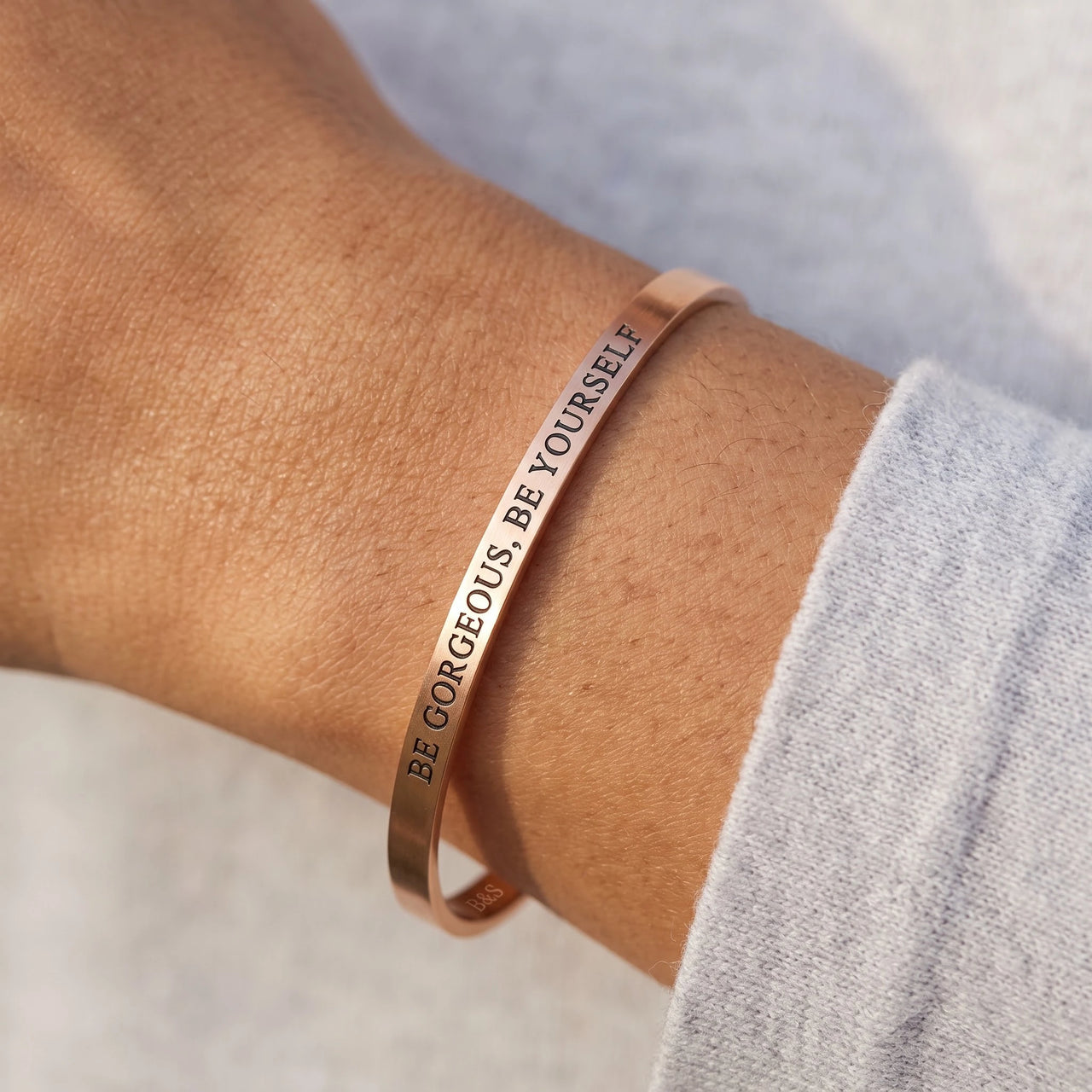 Engraved bracelet — close-up of the details, rose gold | SKU: bgby-rg