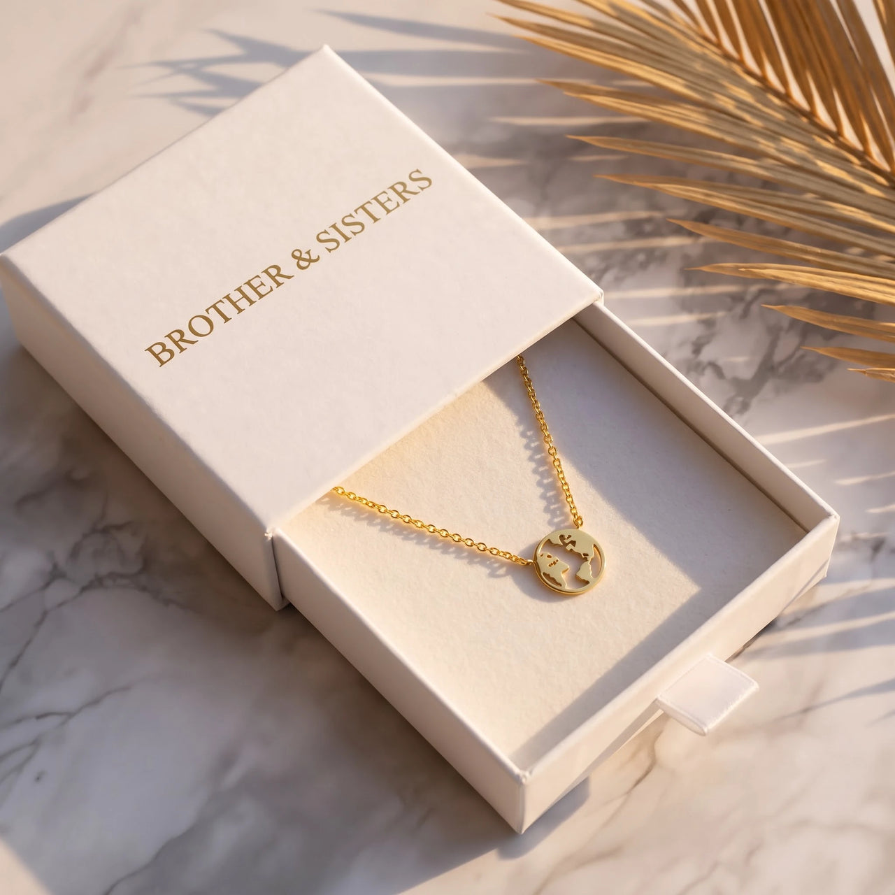 Globe pendant — in the gift box, gold | SKU: 22173453-gold